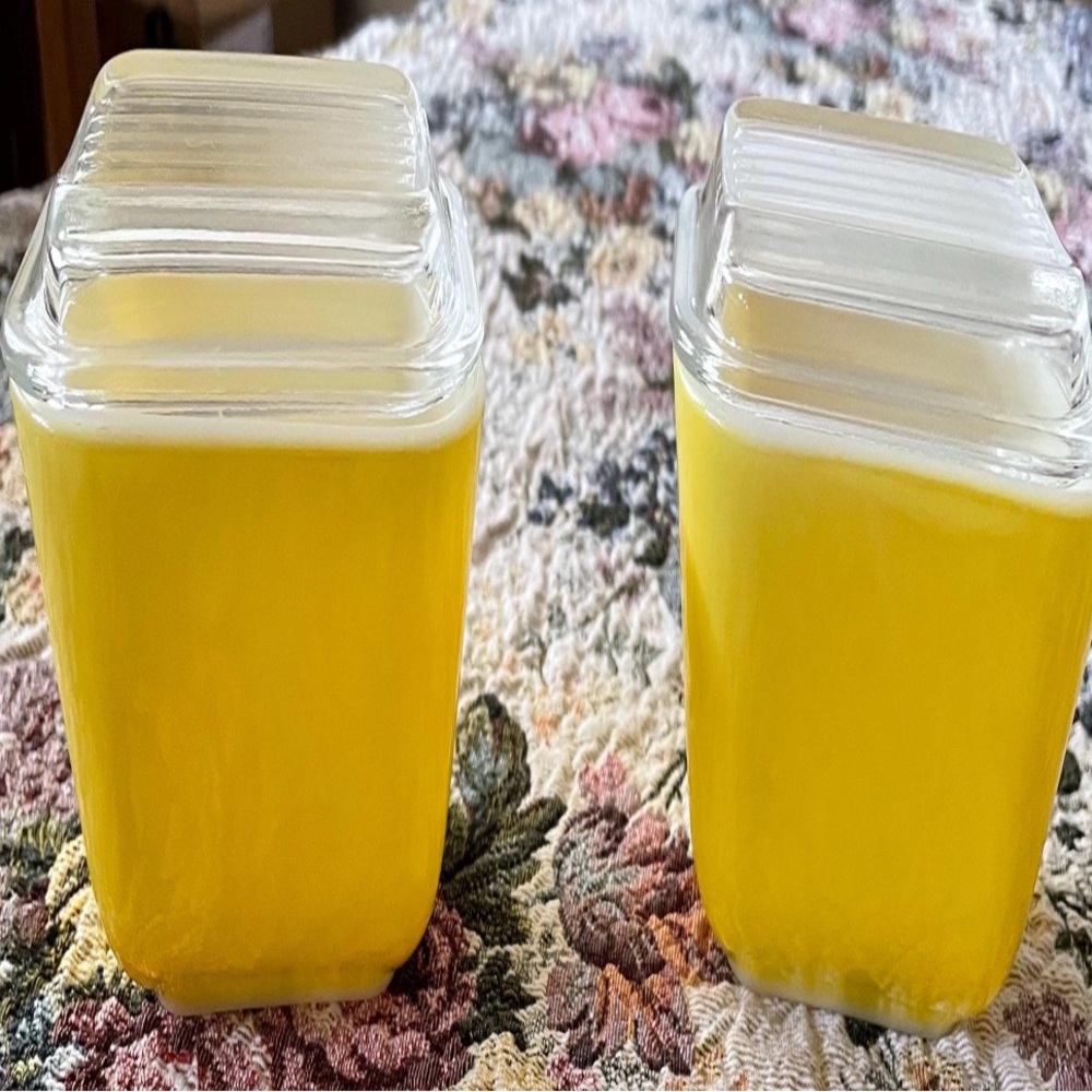 Yellow Glass Pyrex Containers with Lids - Picture 5 of 5